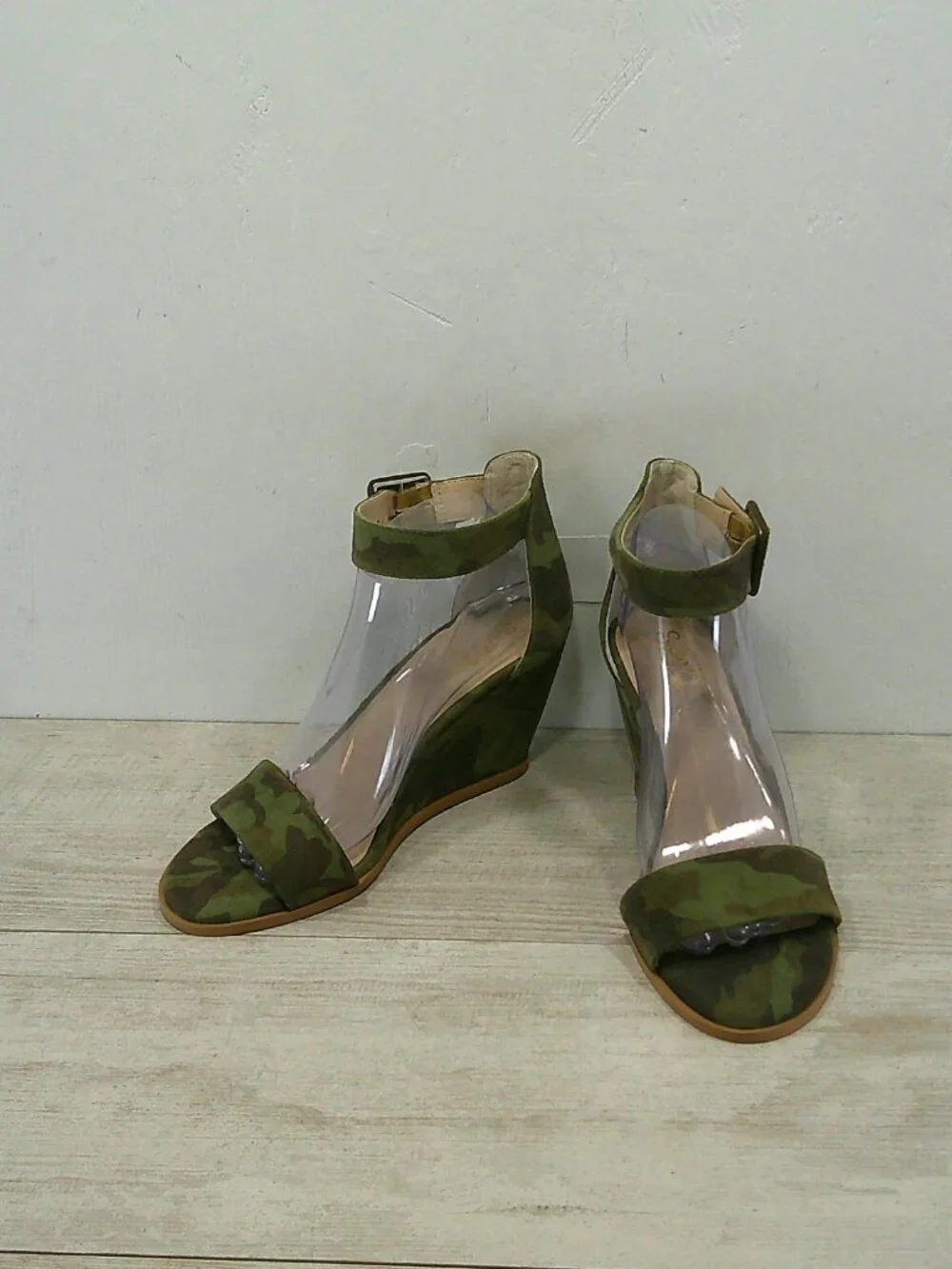 Sexy Seychelles Cloud Nine Army Green Camo Suede Wedge Sandal Size 9
